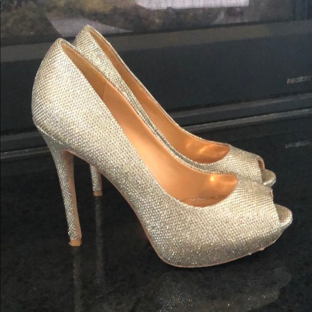 Badgley Mischka iridescent glitter/shiny metallic heels (size 6).🌹